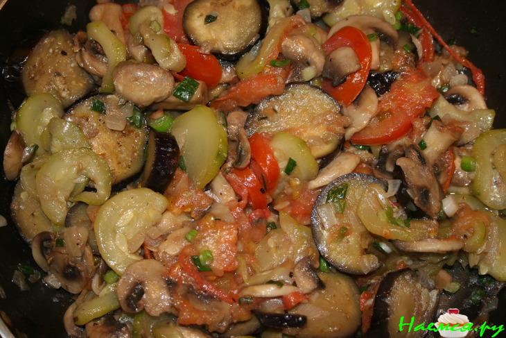 Блинчатый пирог с цуккини, баклажанами и грибами