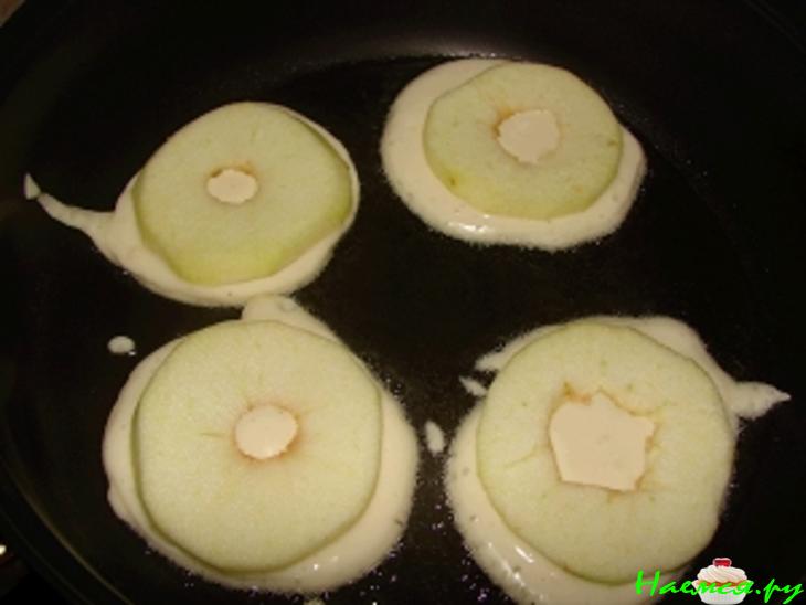 Яблочные оладьи на кефире