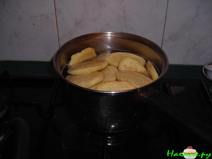 Бульон с блинчиками из манки Бульон с блинчиками из манки