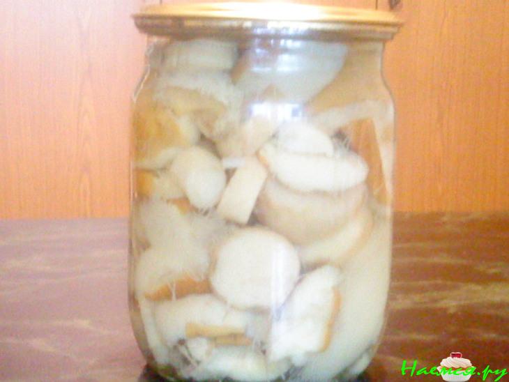 Грибы маринованные (белые)