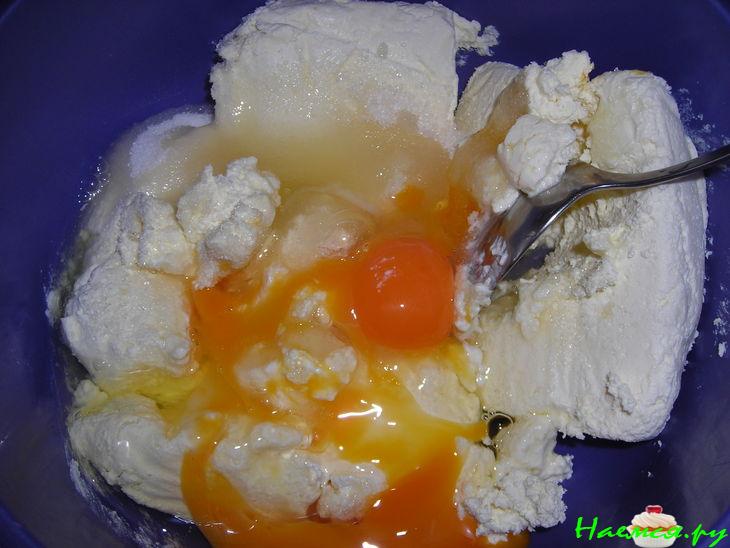 Творожники с изюмом