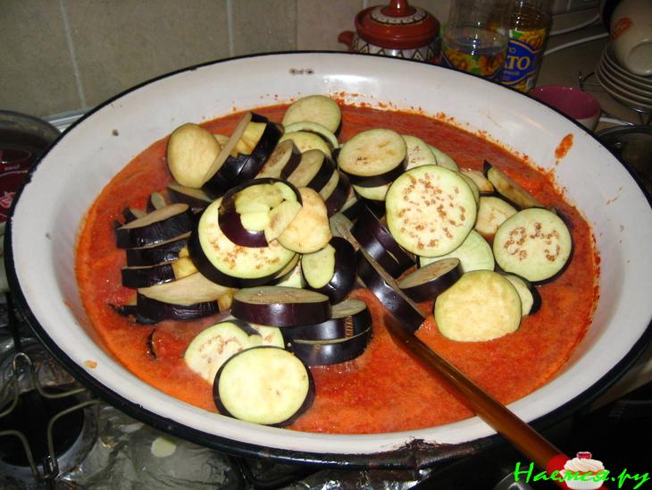 Баклажаны в остренькой Аджике