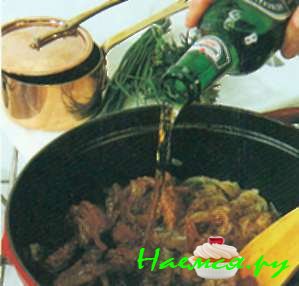 Рагу из свинины с луком и пивом (6 порций)