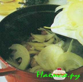 Рагу из свинины с луком и пивом (6 порций)