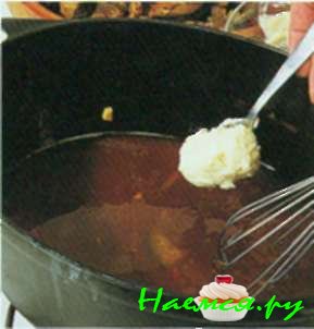 Тушеная в вине свинина с баклажанами (6-8 порций)