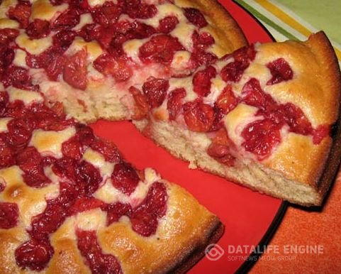 Вишневый пирог с кокосовой стружкой