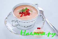 Холодный суп из красной паприки со сметаной
